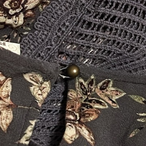 Knox Rose, 100% Rayon, Arm Keyhole, Bell Sleeves Top, Multi, XL - Picture 7 of 7